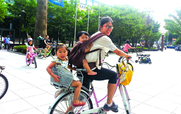 성수동은 평지다. 자전거를 타기 좋은 동네. 많은 사람들이 자전거를 애용한다.
