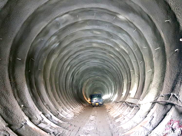반포천 유역분리터널 공사현장(터널부 내부)