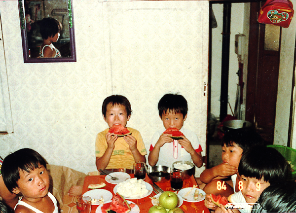 사진8. 박성유 제공 / 1984년 / 수박 한상 생일상