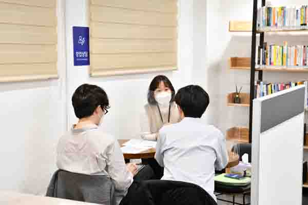 서울창업카페 상봉점에서 예비창업자를 대상으로 ‘창업 기초멘토링’을 실시하고 있다.