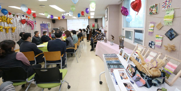 11월 17일 이태원2동 주민센터 2층 문화교실에서 마을공동체 공모사업 네트워크 파티가 열렸다