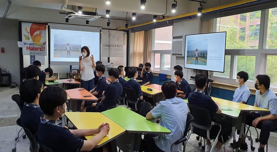 지난해 구는 서울대학교와 연계해 영등포고등학교 학생 대상으로 기술교과 정규교육과정 수업을 진행했다.