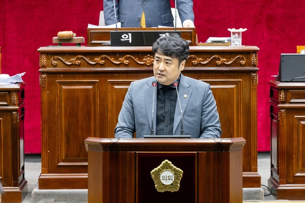 김현진 강서구의원이 상정 안건에 대해 반대 의견을 밝히고 있다. ⓒ강서구의회